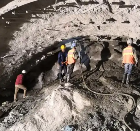 怀远拱顶带模注浆料的施工流程及注意事项